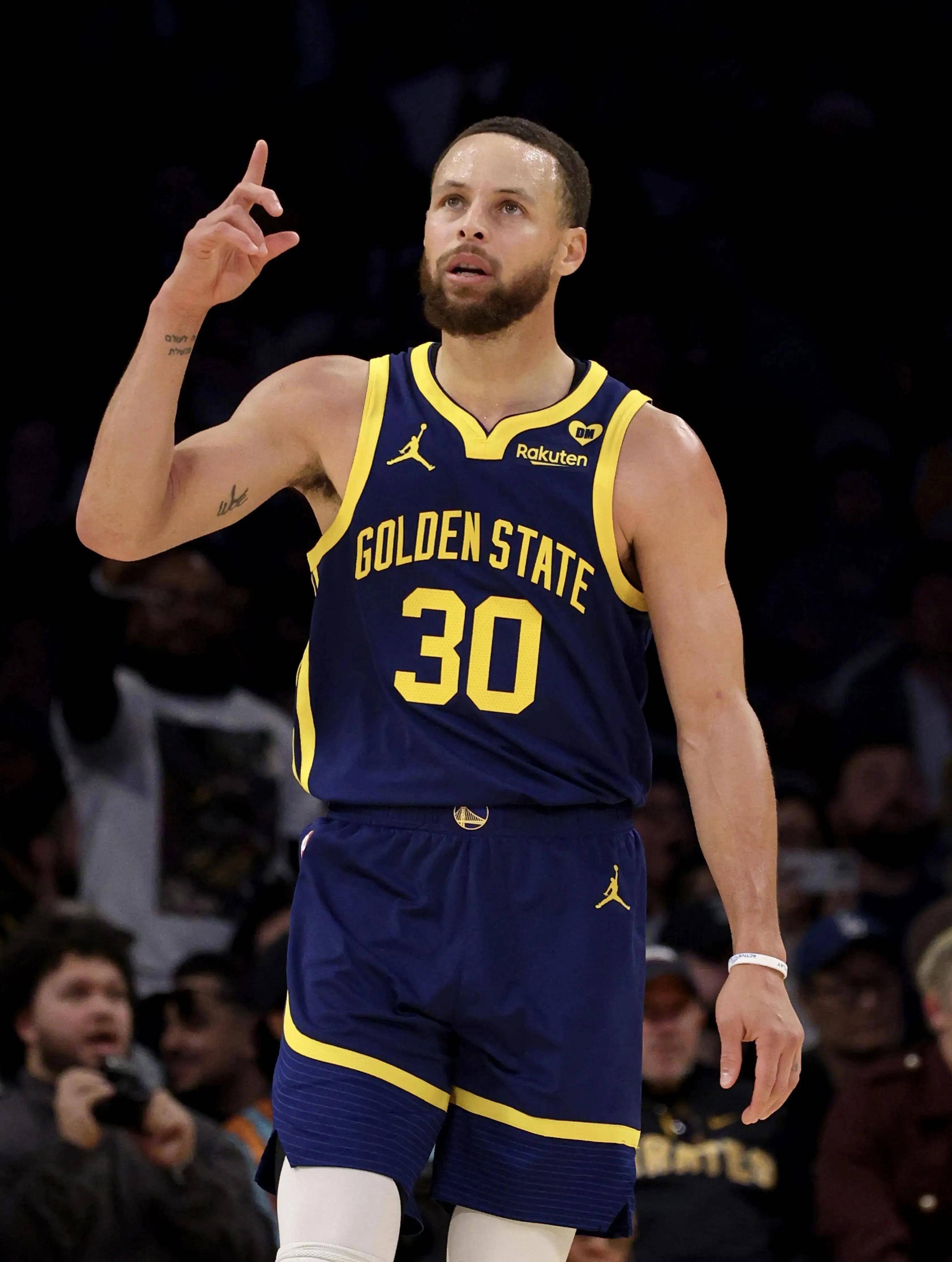 特牵动两翼 特牵动两翼